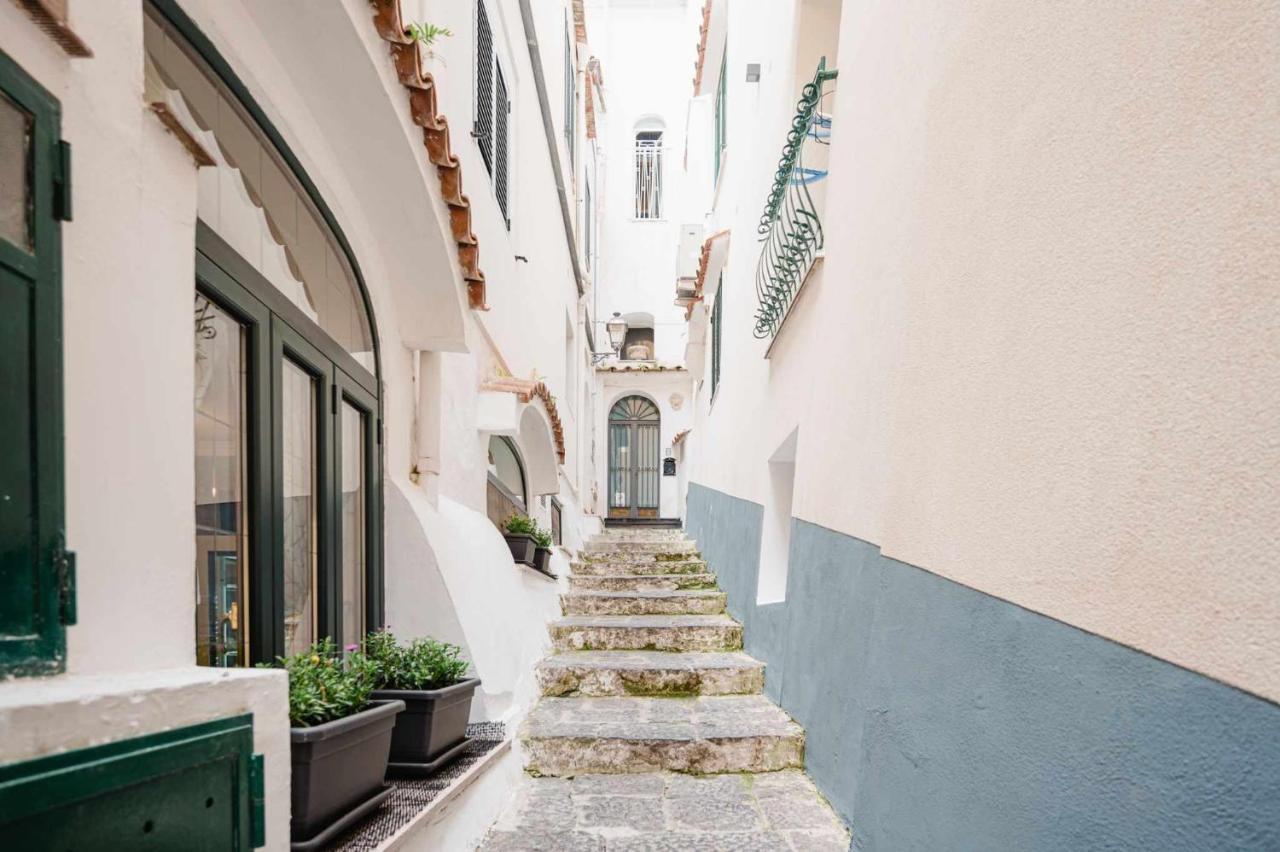 White Amalfi Centro Storico By Italianhost Leilighet Eksteriør bilde